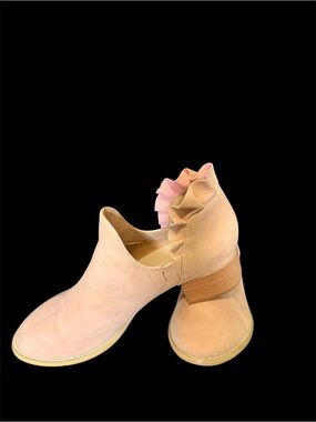Women's Blush Pink Ruffle Ankle Booties Size 8,5